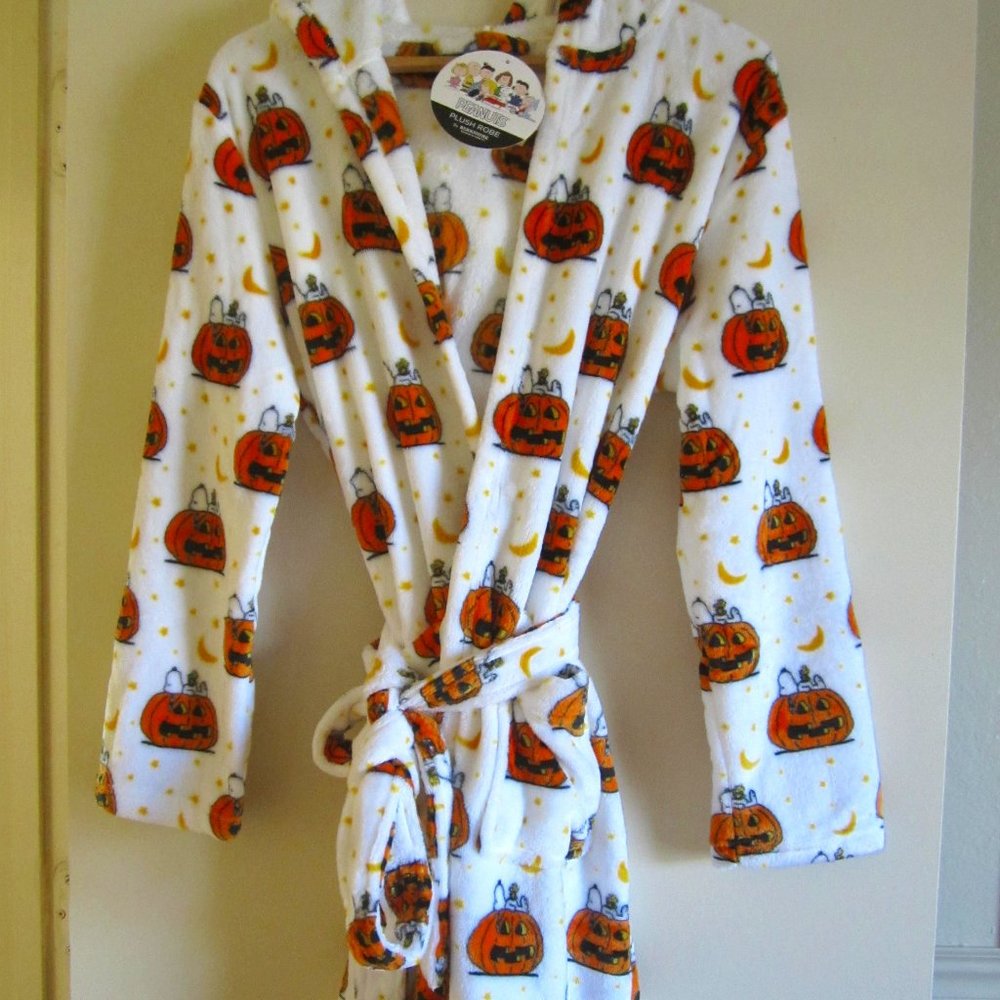 Snoopy Peanuts Berkshire Halloween Bathrobe Plush Robe Hooded Sleepwear Women - Picture 1 of 4